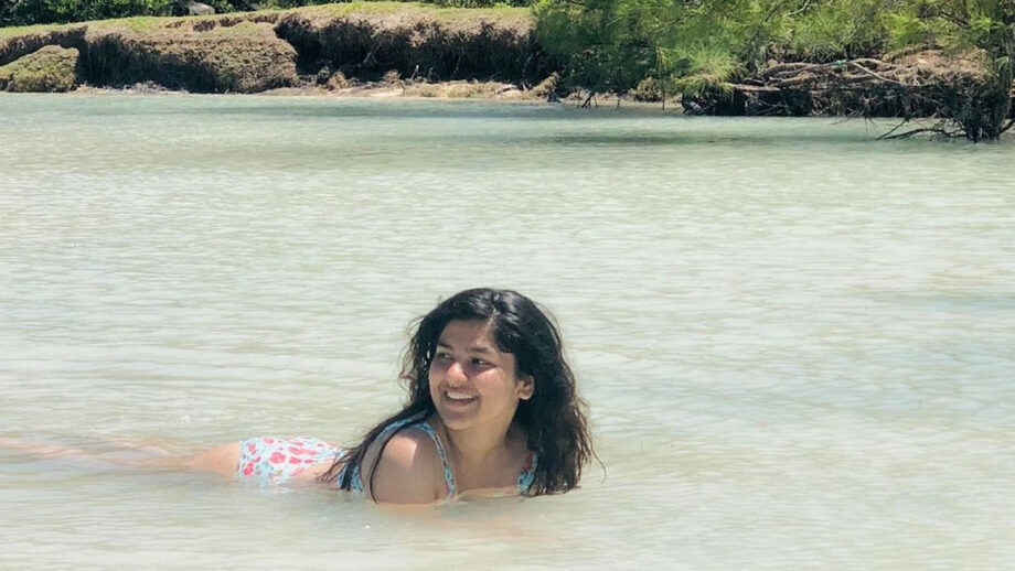 Hot and Wet: Taarak Mehta Ka Ooltah Chashmah fame Nidhi Bhanusali shares latest picture in water in a bikini