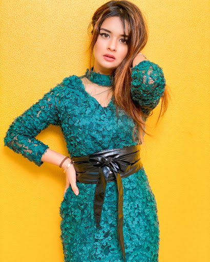 Jannat Zubair And Avneet Kaur's Embellished Bodycon Outfit Pictures Go Viral 1