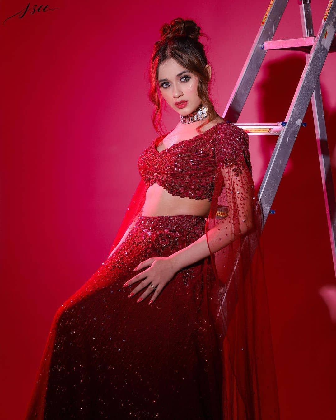 Jannat Zubair In Black Saree or Red Lehenga: The Best Embellished Shimmer Net Outfit 2