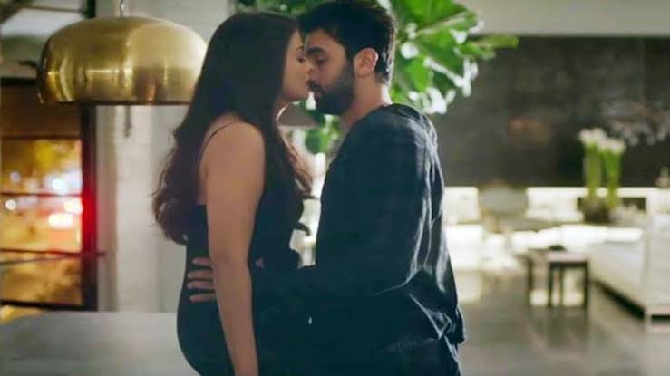 Katrina Kaif, Kareena Kapoor, Aishwarya Rai hottest kissing moments 2