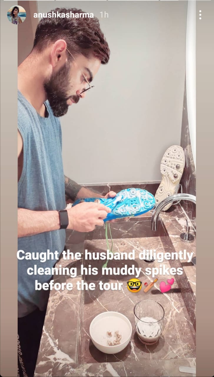 'Mom To Be' Anushka Sharma secretly captures hubby Virat Kohli cleaning his shoes, photo goes viral 1