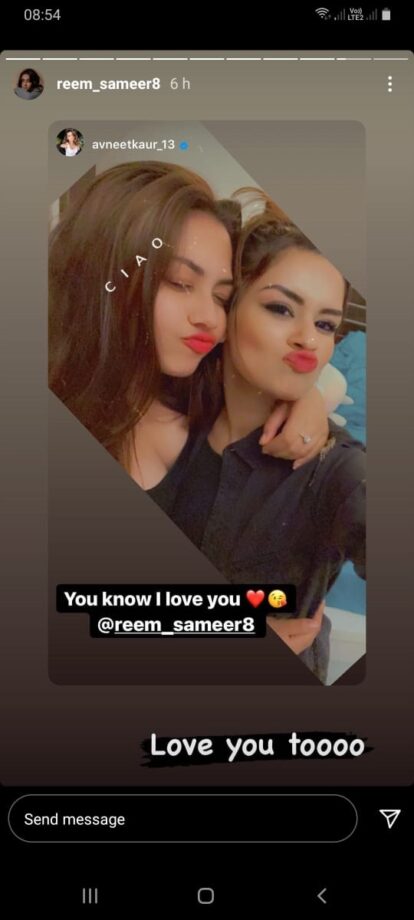 Private Pictures: Reem Shaikh and Avneet Kaur kiss and get naughty on bed
