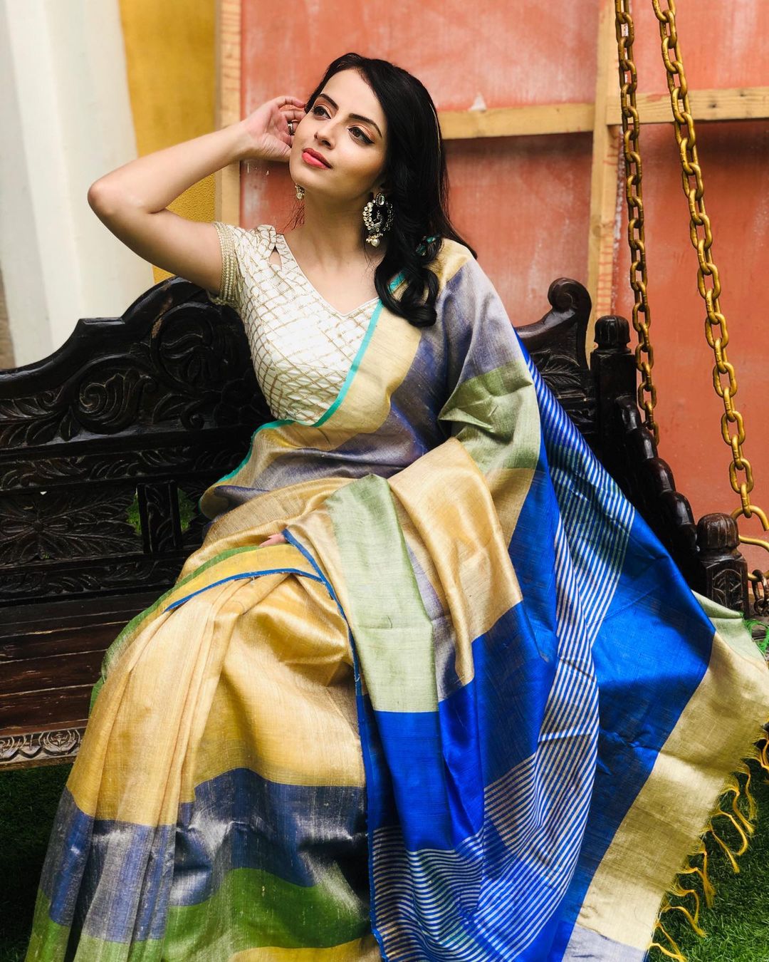 Saree Lovers! Hina Khan, Shivangi Joshi, Shrenu Parikh's Awesome Saree Blouse Designs 8
