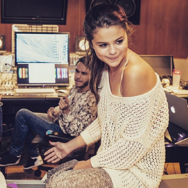 Selena Gomez Is Looking Oh-So-Hawt In These Throwback Photos - 5