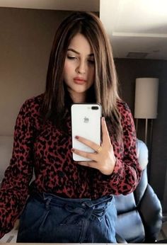 Shehnaaz Gill's Mirror Selfies Is An Inspiration For Ultimate Go-To Instagram Pics
