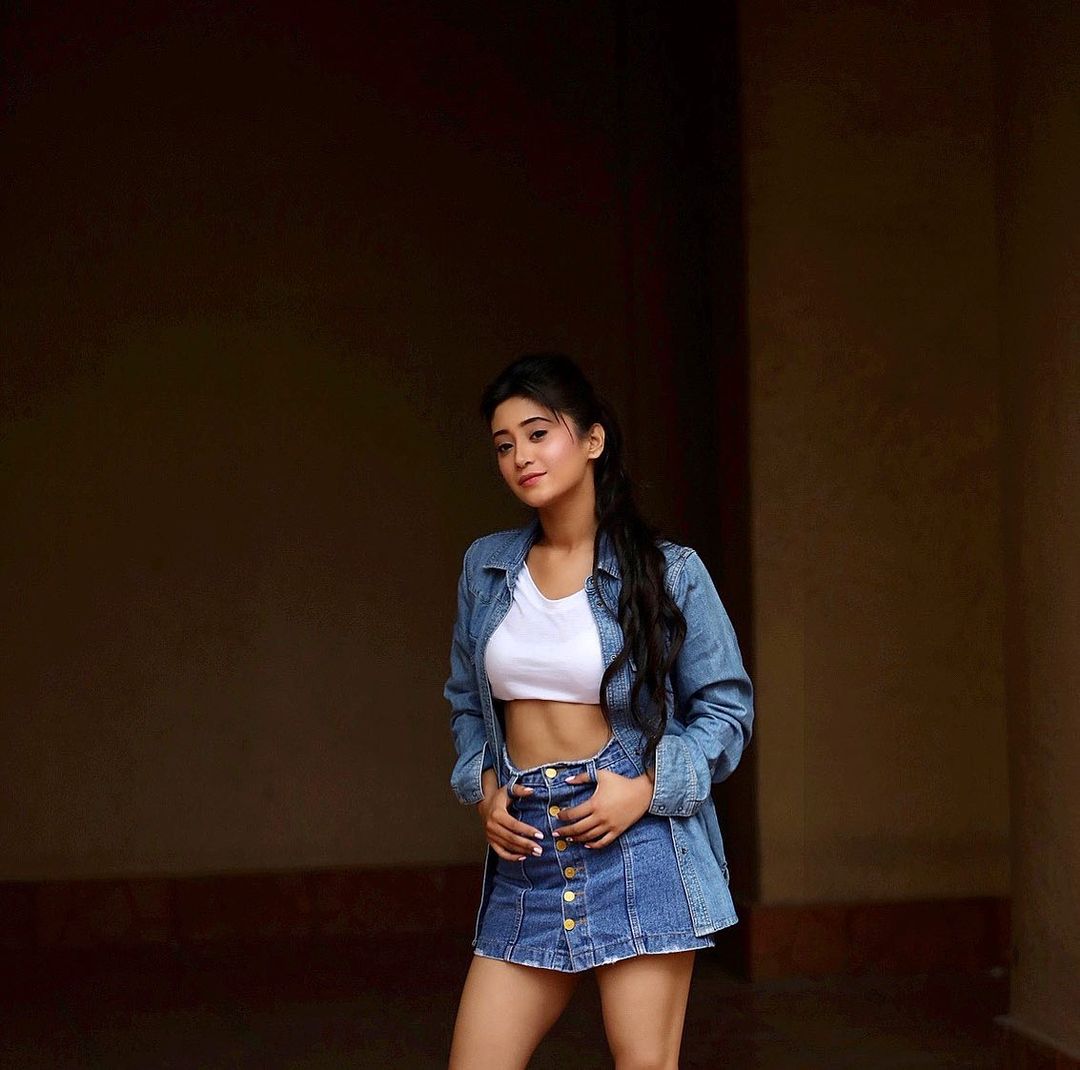 Steal The Girl-Next-Door Vibe From Shivangi Joshi’s Casual Style! 5