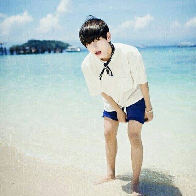 Unseen Beach Photos Of BTS V aka Kim Tae-hyung 3