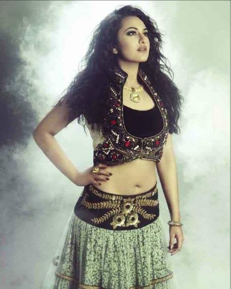 Want Hot Belly Curves Like Katrina Kaif, Sonakshi Sinha And Sonam Kapoor? Take Inspiration From The Photos Below 2