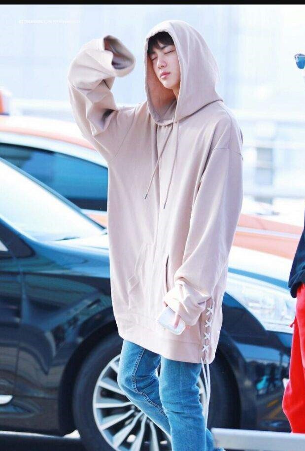 Want To Make A Sharp Statement? Take Tips From BTS V Aka Kim Taehyung's Oversized Hoodie - 2