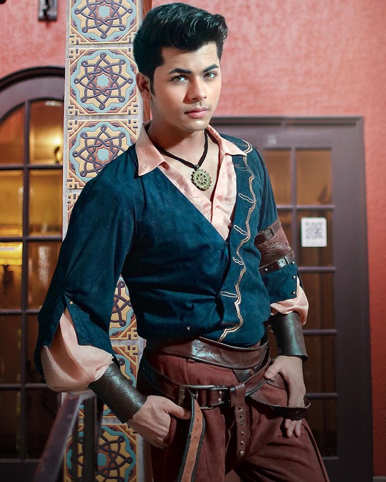 Watch Our Aladdin Latest Outfits: Siddharth Nigam Once Raising the Temperature With His Hotness 1