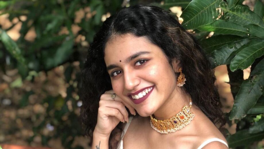 Watch Red Hot Priya Prakash Varrier Sing Channa Mereya In Her Latest Glittery Saree, Click Here For The Video