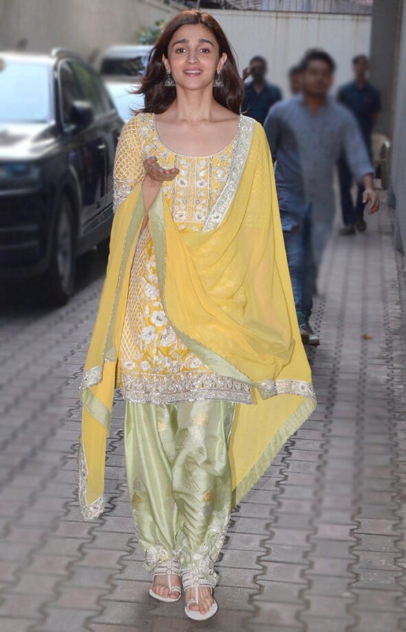 Bollywood Yellow And White Color Alia Bhatt Long Suit –