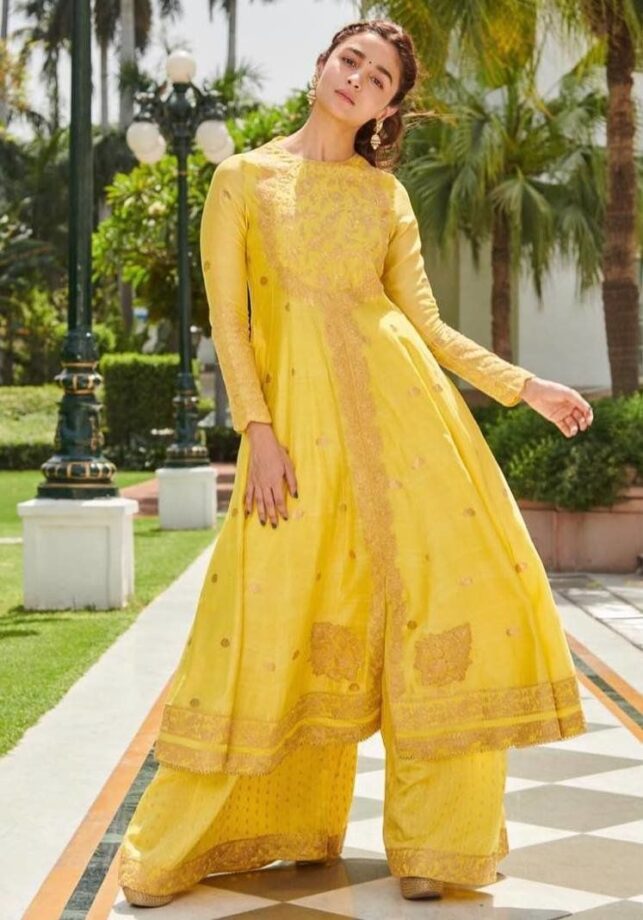 Preggers Alia Bhatt's Yellow Sharara Should Be The 'Haldi' Pick For Your  Wedding, 'Isha' Promotes Brahmastra Flaunting Her Cute Baby Bump