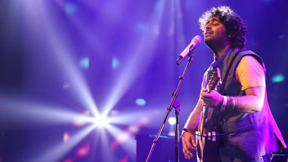 Arijit Singh's Best Crowd Reaction During A Live Concert 4