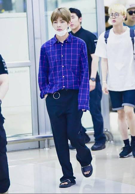BTS V Aka Kim Taehyung Attractive Looks In Checkered Outfits: Have A Look - 3