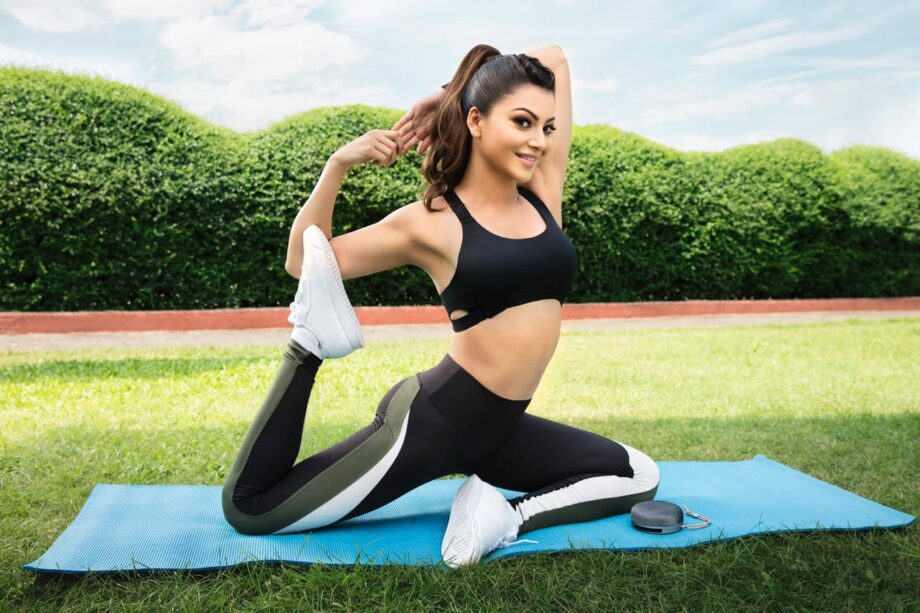 Disha Patani, Urvashi Rautela, Jacqueline Fernandez: Hottest in yoga pants gym looks 6
