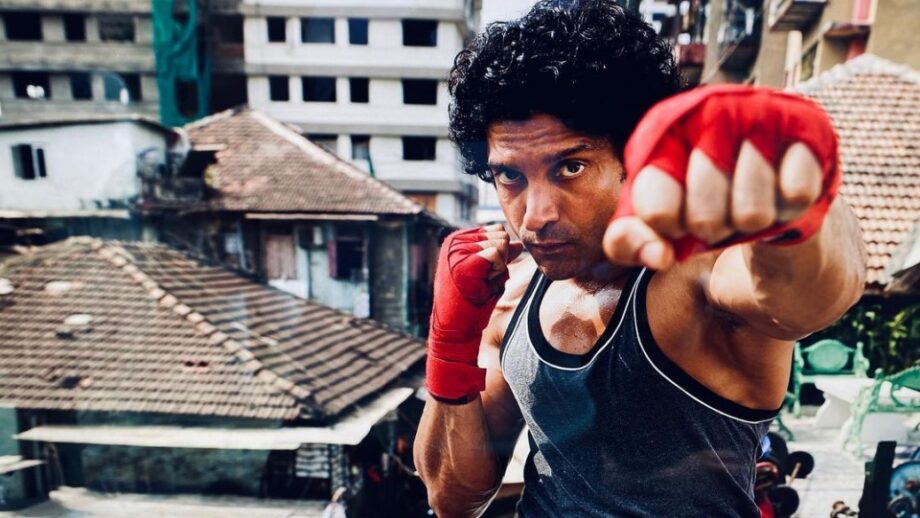Farhan Akhtar wishes fans on Boxing Day in a Toofaani style!