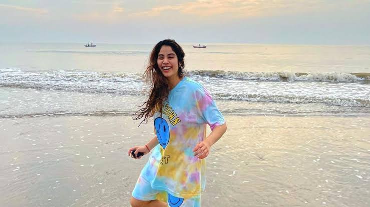 Janhvi Kapoor, Shraddha Kapoor, Nora Fatehi: Hottest beach photos to make you sweat 2