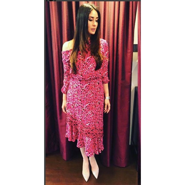 Kareena Kapoor Flaunts Her Face In Pink Shades: Watch The Hotness Here 1