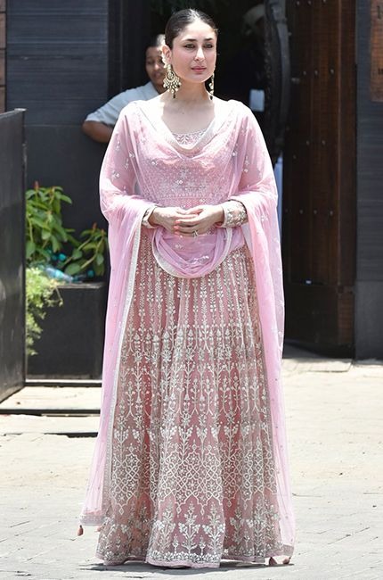 Kareena Kapoor Flaunts Her Face In Pink Shades: Watch The Hotness Here
