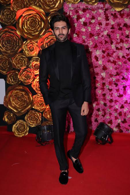 Kartik Aaryan's most fashionable red-carpet looks that will make you girls crush on him