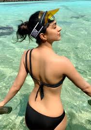 Katrina Kaif Vs Kiara Advani Vs Elli AvrRam: Hottest Global Bikini Star? Vote Now - 4