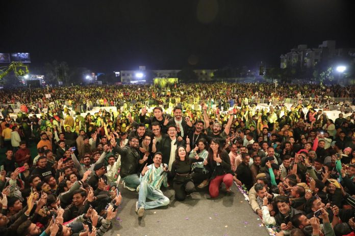 Neha Kakkar Best Crowd Moments During Concerts 3