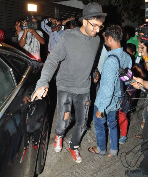 Ranveer Singh Vs Ranbir Kapoor Vs Shahid Kapoor: The HOTTEST B-Town star in ripped denim jeans look? 3