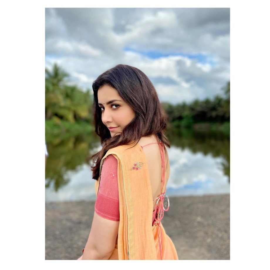 Rashmika Mandanna VS Rashi Khanna: Who Looks Hottest In Sunset Hued Dresses? 819668