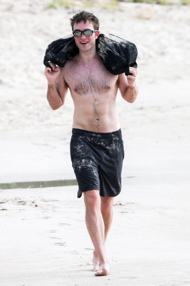 Robert Pattinson Top 5 Hottest Bare Body Looks That Will Bring You Down On Your Knees - 0