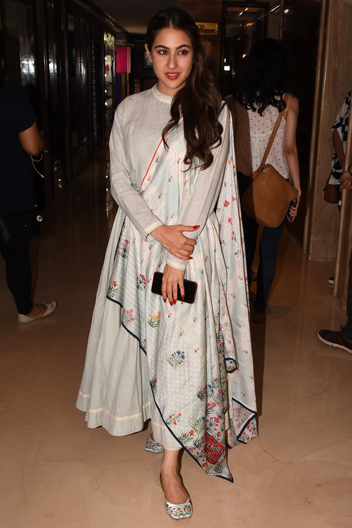 Sara Ali Khan's Love for Kurta Is Unconditional and We Have Enough Proof About It 1