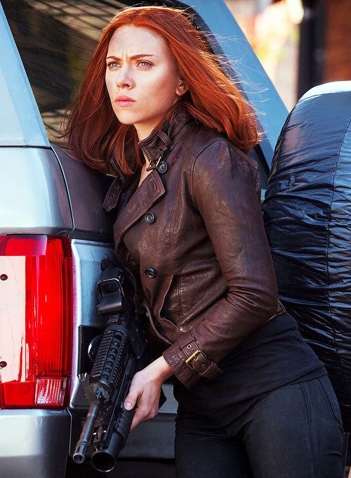 Scarlett Johansson Hot Looks In Only Jacket & Nothing Else Will Make You Fall Head Over Heels: Have A Look 839557
