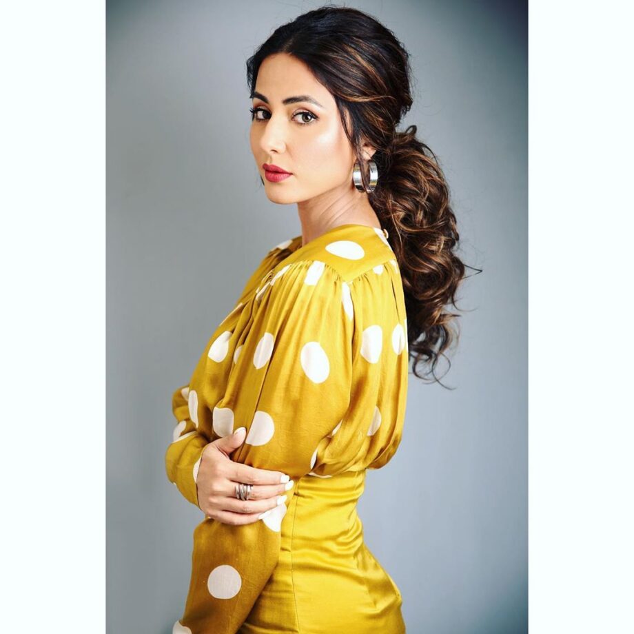 Shivangi Joshi Or Shraddha Arya: Which Diva Has The Attractive Looks In Yellow? - 1