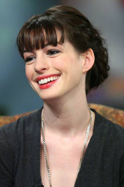 Style Your Hair Like A Celebrity With Anne Hathaway: Have A Look At Some Of Her Hottest Pics 1