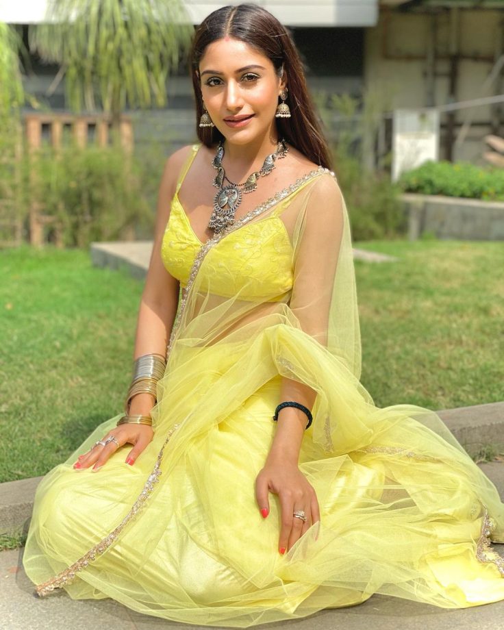 Surbhi Chandna And Surbhi Jyoti: The Queen Of Yellow Outfits 820049