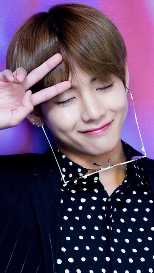 When BTS V aka Kim Taehyung Sets Internet on Fire with His 'CUTENESS' - 4
