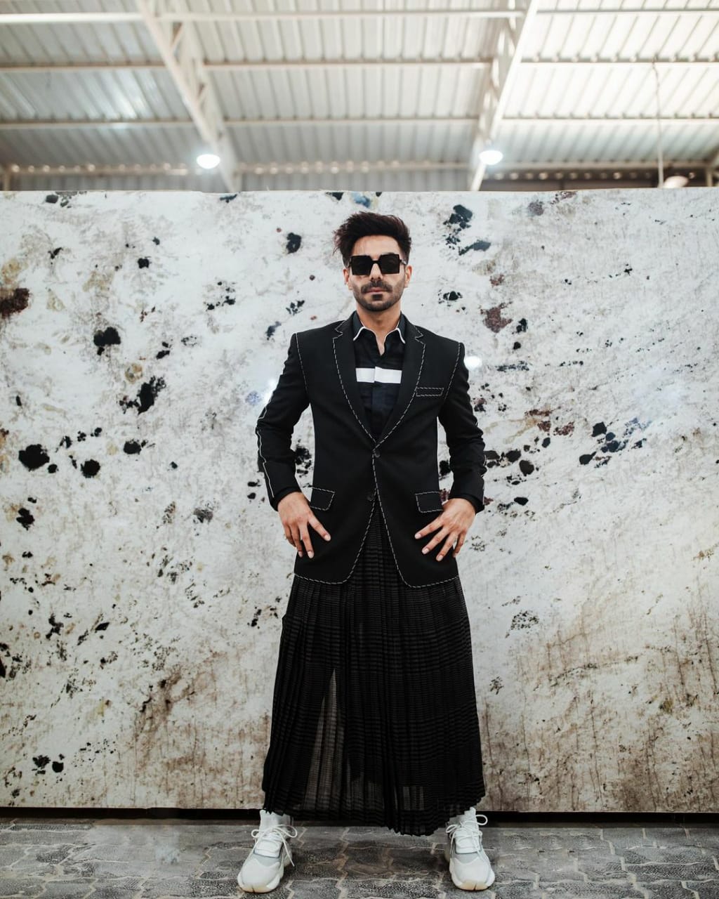 Androgynous fashion: Ranveer Singh, Ayushmann Khurrana, Aparshakti Khurana and Jim Sarbh look super hot in black 2
