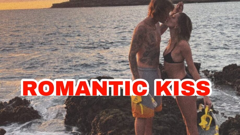 Beach Love: Justin Bieber and Hailey Baldwin give each other a romantic kiss in public, fans love it 1