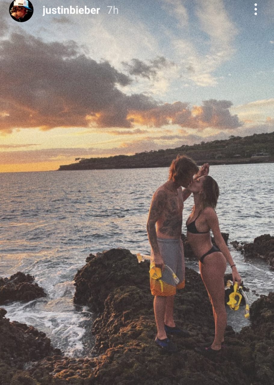 Beach Love: Justin Bieber and Hailey Baldwin give each other a romantic kiss in public, fans love it