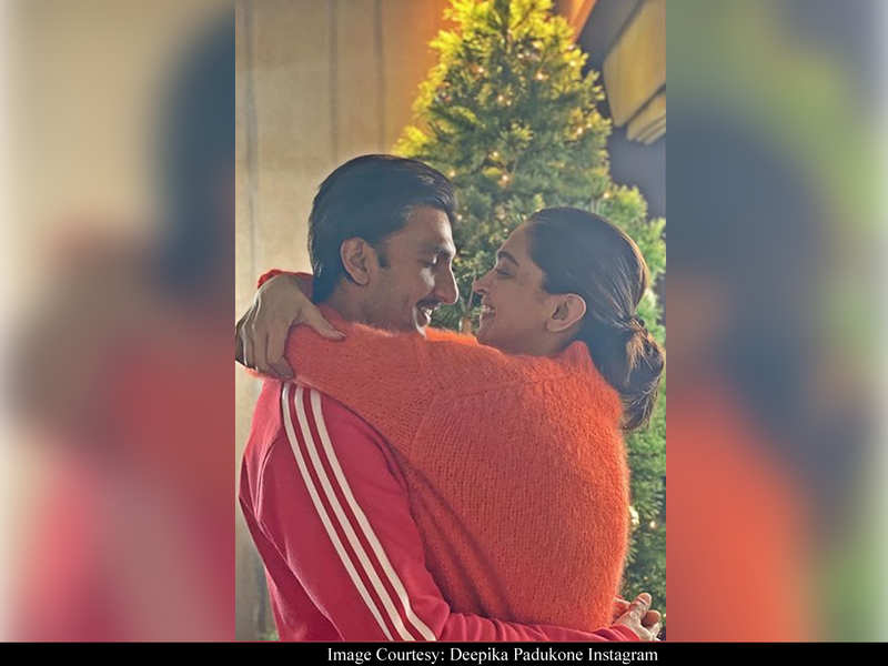 Deepika Padukone’s Romantic Moments With Ranveer Singh Caught On Camera 3