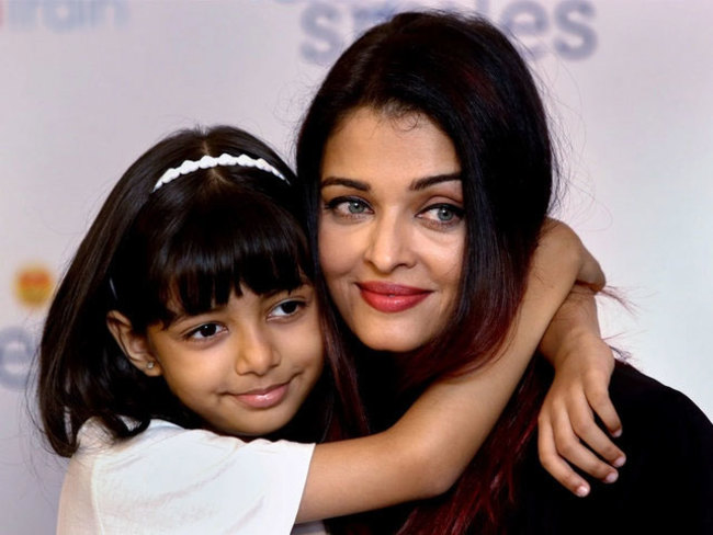 Kareena Kapoor, Aishwarya Rai Bachchan, Genelia D’Souza: Cutest Mother Child Moment Caught On Camera 3