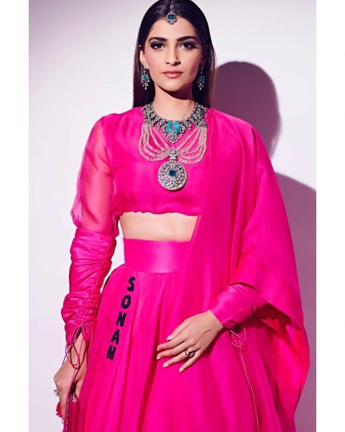 Sonam Kapoor, Alia Bhatt To Kriti Sanon: Have A Look At Hot Divas As They Can Never Get Enough Of Pink - 0