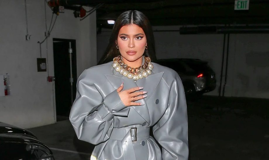 Take Cues On How To Style Your Jewellery From ‘Kylie Jenner’ 820552