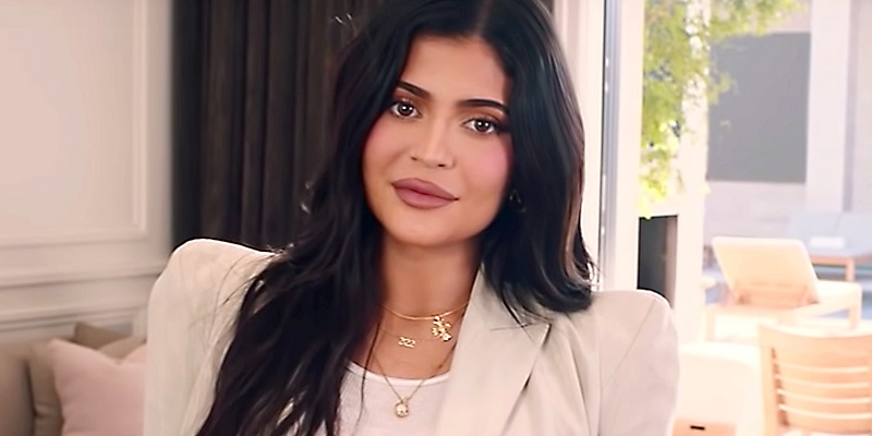 Take Cues On How To Style Your Jewellery From ‘Kylie Jenner’ 820555