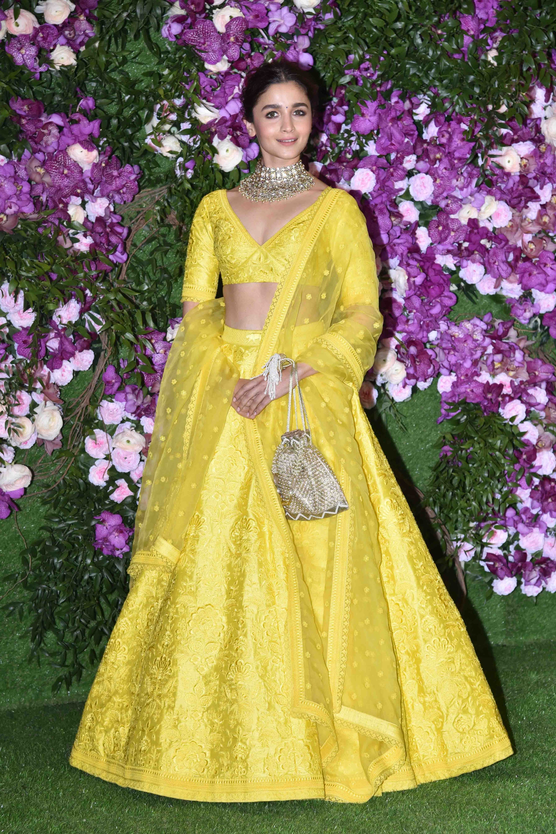Alia Bhatt wears a yellow kurta for her baby shower will brighten up your  day | Vogue India