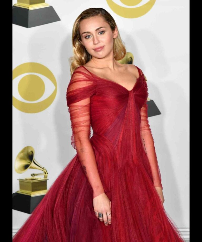 From Bikini To Elegant Gowns: Take Cues From Miley Cyrus - 3