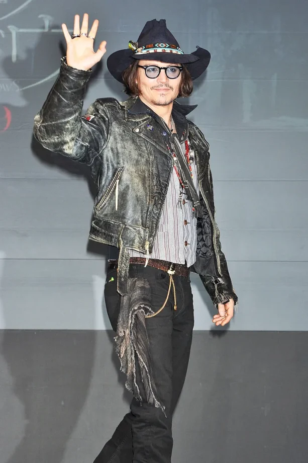 Johnny Depp, Sylvester Stallone, Leonardo DiCaprio, Chris Evans: Coolest looks in jackets 838390