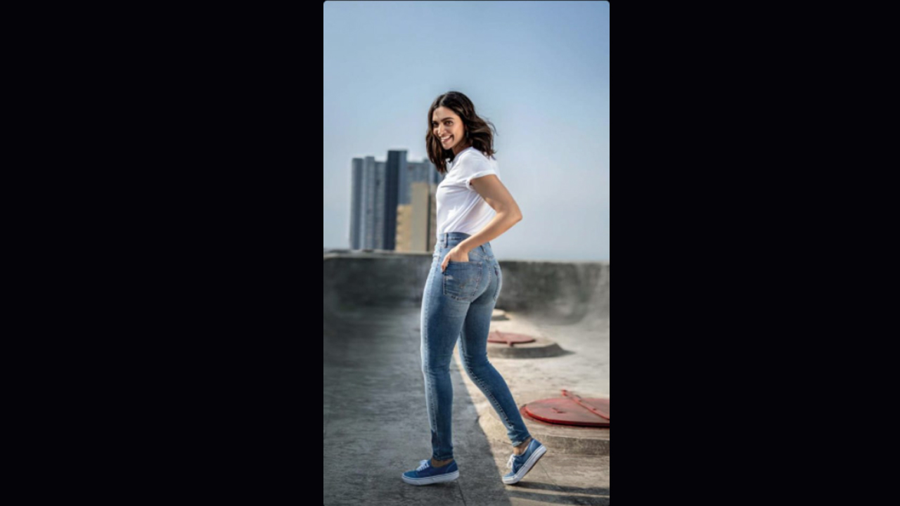 Smiling Assassin: Deepika Padukone shares latest photo in blue denim jeans & white top, netizens melt in awe 1
