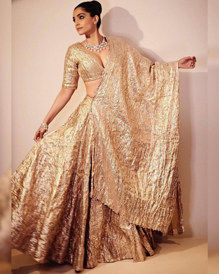 Sonam Kapoor's Top 5 Hottest Ethnic Outfits You Would Want To Wear 822179