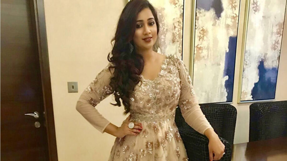 Top 3 Best Stylish Outfits Worn By Shreya Ghoshal For Stage Performances 3